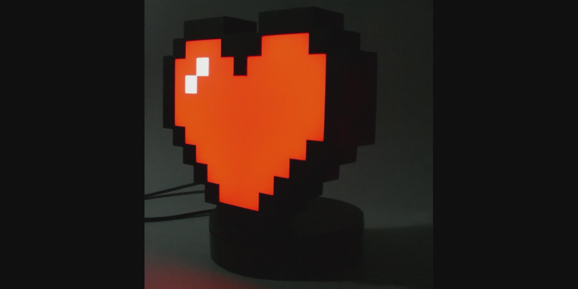 Lampe LED Lampe LED Pixel Heart. Décoration lumineuse pour la maison, chambre, salle de jeux, bureau, setup gaming, chambre d'enfant. Couleurs rouge et blanc. Connection Usb C - Chroma Craft - Lampe LED