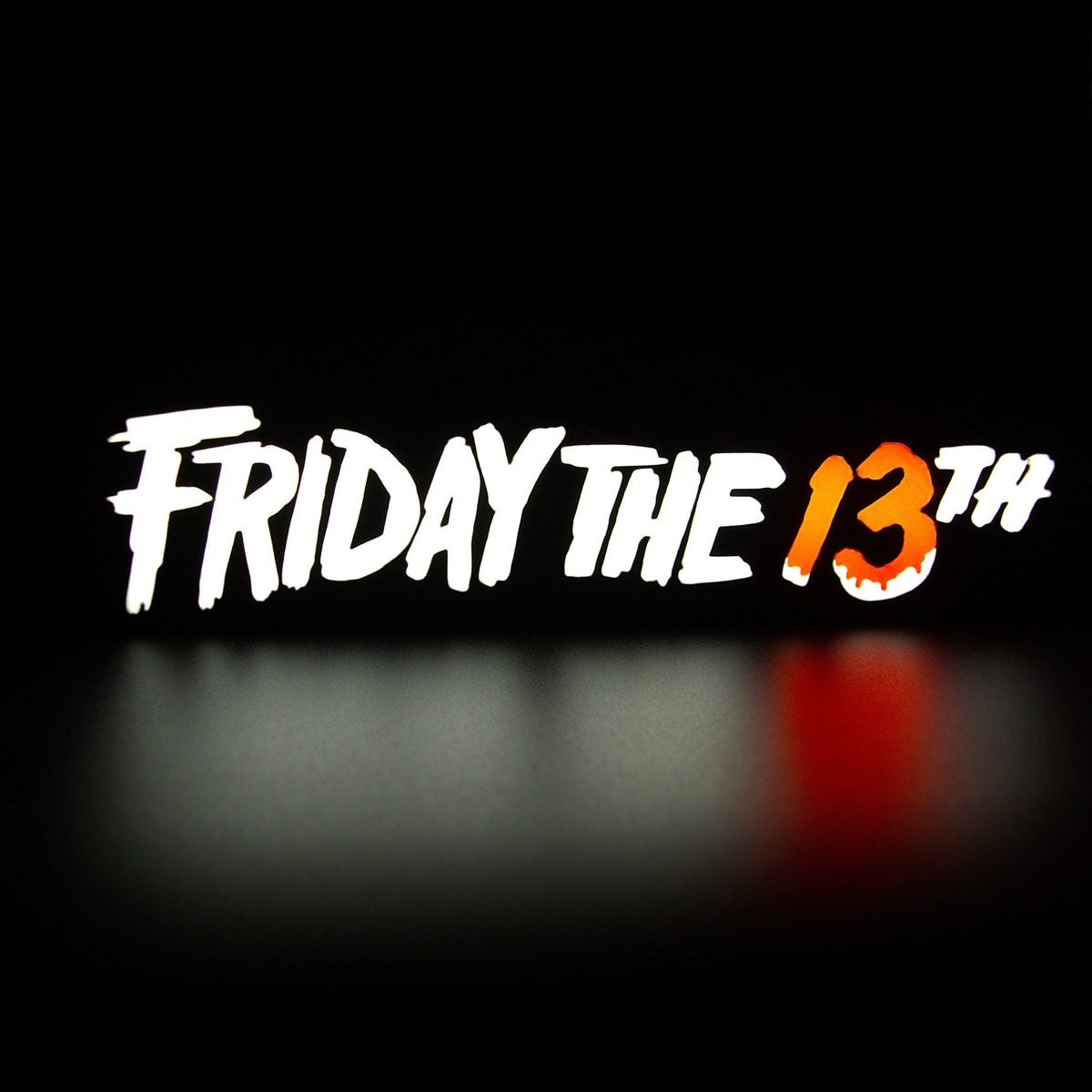 Lampe LED Logo Friday the 13th-Vendredi 13. Décoration lumineuse pour la maison, chambre, salle de jeux, bureau, setup gaming, chambre d'enfant. Couleurs blanc et rouge. Connection Usb C. - Lampe LED Friday the 13th-Vendredi 13 - Chroma Craft - Lampe LED - Lampe LED Friday the 13th - Vendredi 13 - Chroma Craft - Lampe LED