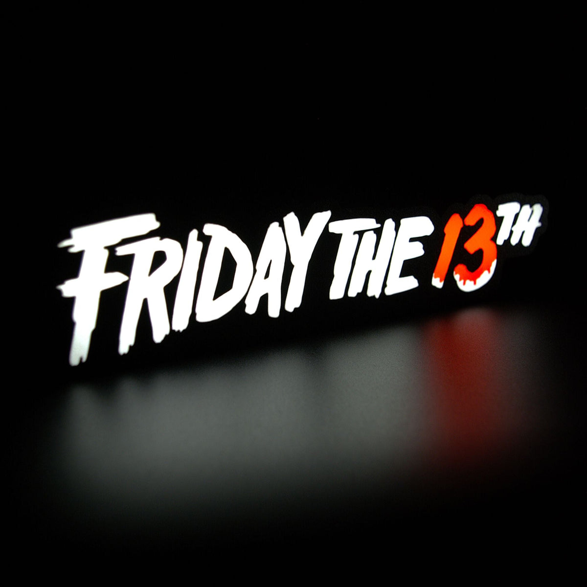 Lampe LED Logo Friday the 13th-Vendredi 13. Décoration lumineuse pour la maison, chambre, salle de jeux, bureau, setup gaming, chambre d'enfant. Couleurs blanc et rouge. Connection Usb C. - Lampe LED Friday the 13th-Vendredi 13 - Chroma Craft - Lampe LED - Lampe LED Friday the 13th - Vendredi 13 - Chroma Craft - Lampe LED
