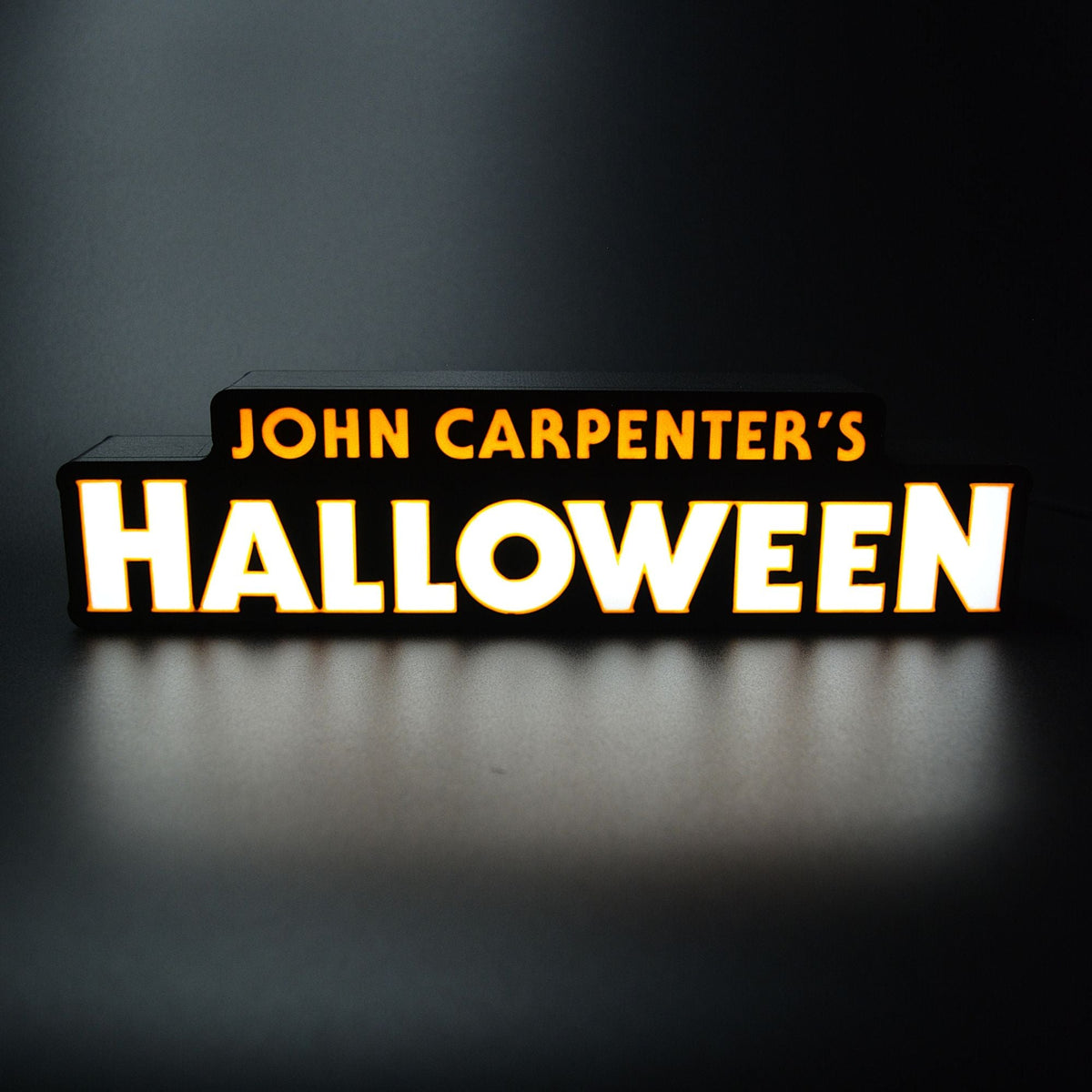 Lampe LED Logo Halloween - John Carpenter Movie. Décoration lumineuse pour la maison, chambre, salle de jeux, bureau, setup gaming, chambre d'enfant. Couleurs blanc et orange. Connection Usb C. - Lampe LED Halloween - Chroma Craft - Lampe LED - Lampe LED Halloween - Chroma Craft - Lampe LED