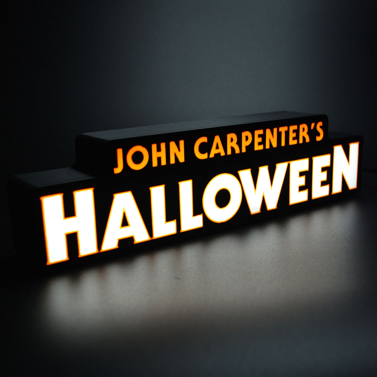Lampe LED Logo Halloween - John Carpenter Movie. Décoration lumineuse pour la maison, chambre, salle de jeux, bureau, setup gaming, chambre d'enfant. Couleurs blanc et orange. Connection Usb C. - Lampe LED Halloween - Chroma Craft - Lampe LED - Lampe LED Halloween - Chroma Craft - Lampe LED